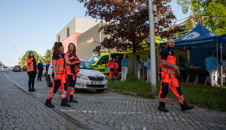 FOTOGALERIE: Pomoc na druhou. V Olomouci darovali krev záchranáři, hasiči, policisté i vojáci
