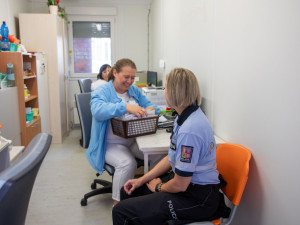 FOTOGALERIE: Pomoc na druhou. V Olomouci darovali krev záchranáři, hasiči, policisté i vojáci