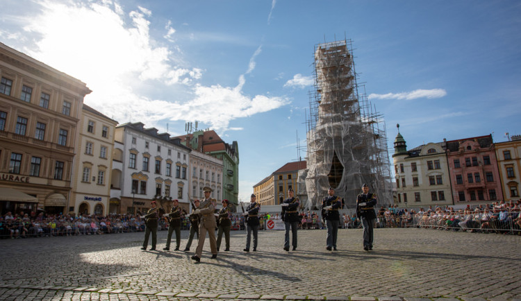 FOTOGALERIE: V Olomouci poprvé proběhla přehlídka vojenských čestných stráží DrillFest