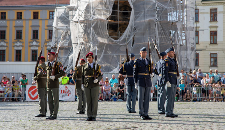 FOTOGALERIE: V Olomouci poprvé proběhla přehlídka vojenských čestných stráží DrillFest