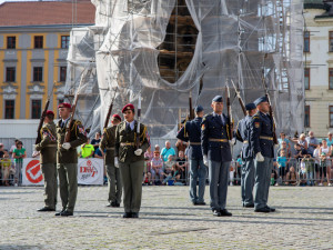 FOTOGALERIE: V Olomouci poprvé proběhla přehlídka vojenských čestných stráží DrillFest
