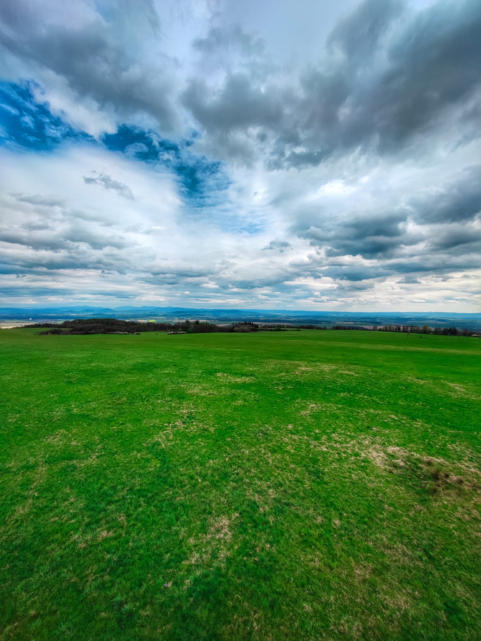 FOTOGALERIE: Důl, studánka, vyhlídkové místo s lehátkem a venkovní geologická expozice
