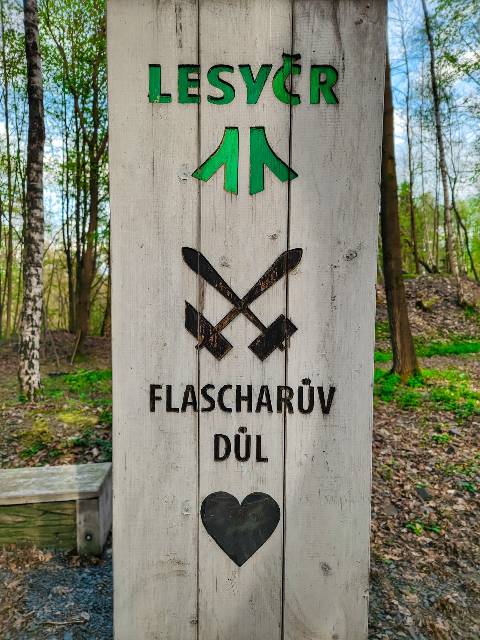 FOTOGALERIE: Důl, studánka, vyhlídkové místo s lehátkem a venkovní geologická expozice