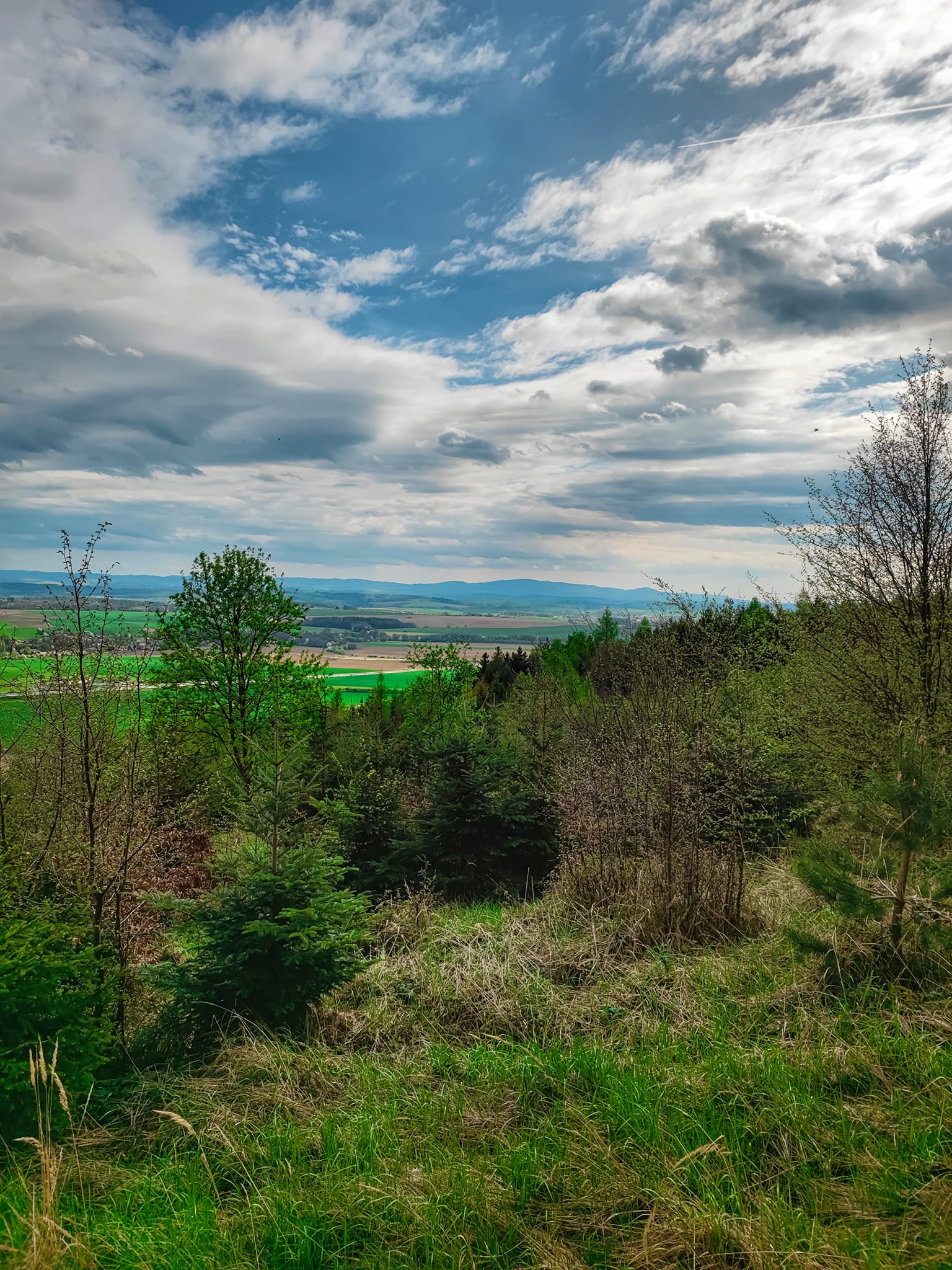 FOTOGALERIE: Důl, studánka, vyhlídkové místo s lehátkem a venkovní geologická expozice