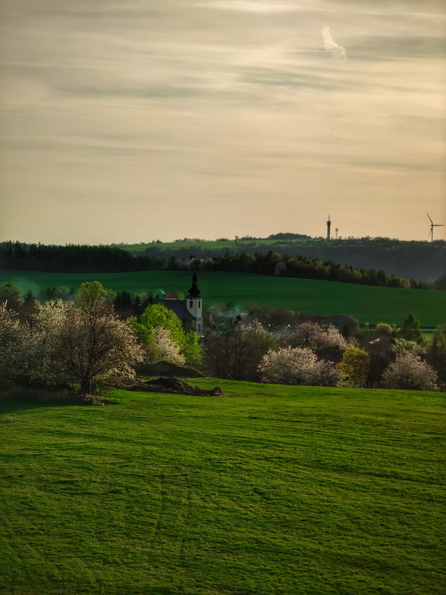 FOTOGALERIE: Důl, studánka, vyhlídkové místo s lehátkem a venkovní geologická expozice