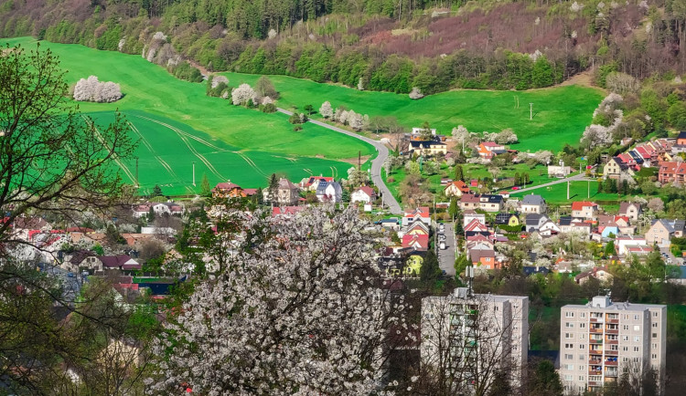 FOTOGALERIE: Důl, studánka, vyhlídkové místo s lehátkem a venkovní geologická expozice