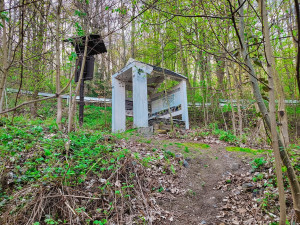 FOTOGALERIE: Důl, studánka, vyhlídkové místo s lehátkem a venkovní geologická expozice