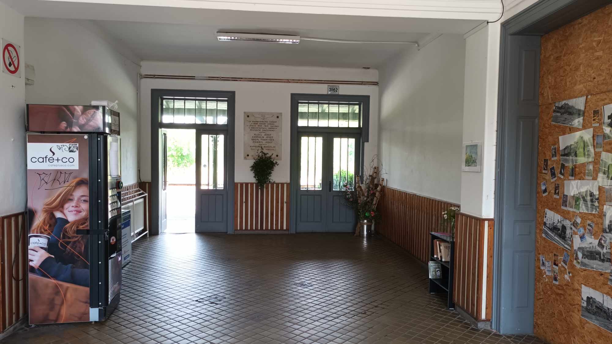 FOTOGALERIE: Správa železnic nechala místní nádraží v Prostějově zpustnout. Nyní ji převezme město