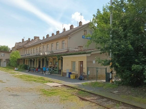 FOTOGALERIE: Správa železnic nechala místní nádraží v Prostějově zpustnout. Nyní ji převezme město