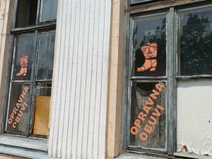 FOTOGALERIE: Správa železnic nechala místní nádraží v Prostějově zpustnout. Nyní ji převezme město