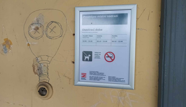 FOTOGALERIE: Správa železnic nechala místní nádraží v Prostějově zpustnout. Nyní ji převezme město