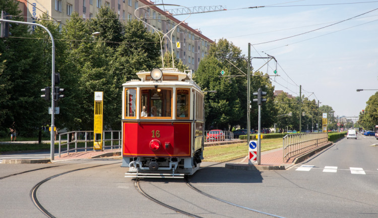 FOTOGALERIE: Unikátní historická tramvaj č. 16 může projíždět olomouckými ulicemi