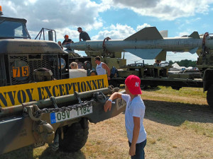 FOTOGALERIE: Bojová technika, jeepy, obrněnce, vozidla pěchoty, ale i tanky a letadla v Drahanech