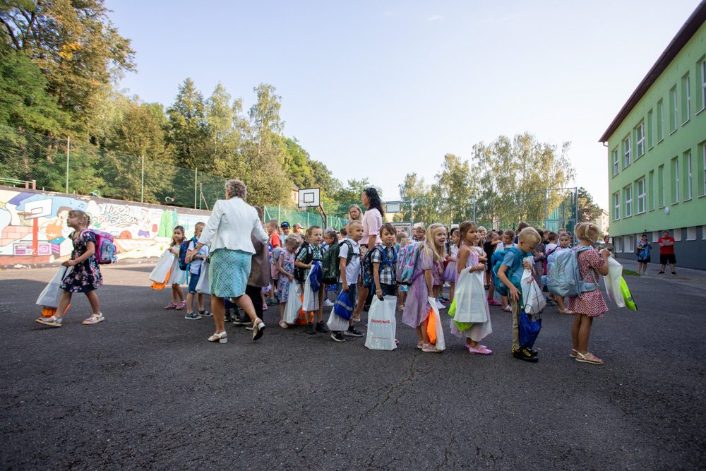 FOTOGALERIE: Ke slavnostnímu vítání prvňáčků v Hlubočkách se připojila i firma Honeywell