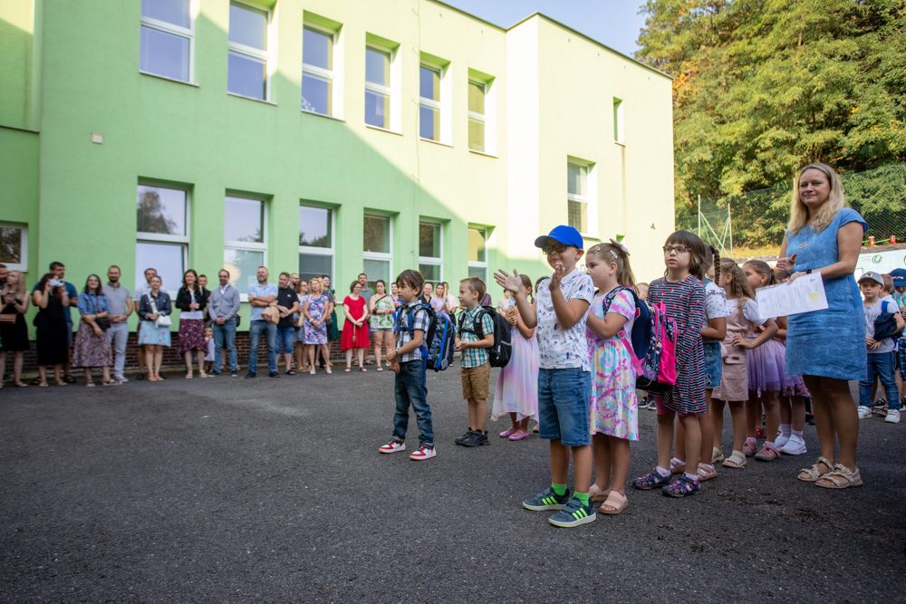 FOTOGALERIE: Ke slavnostnímu vítání prvňáčků v Hlubočkách se připojila i firma Honeywell