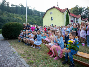 FOTOGALERIE: Ke slavnostnímu vítání prvňáčků v Hlubočkách se připojila i firma Honeywell