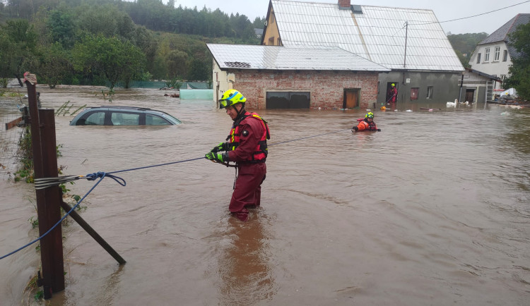 FOTOGALERIE: Hasiči zasahovali Olomouckém kraji kvůli povodním, nyní odstraňují následky