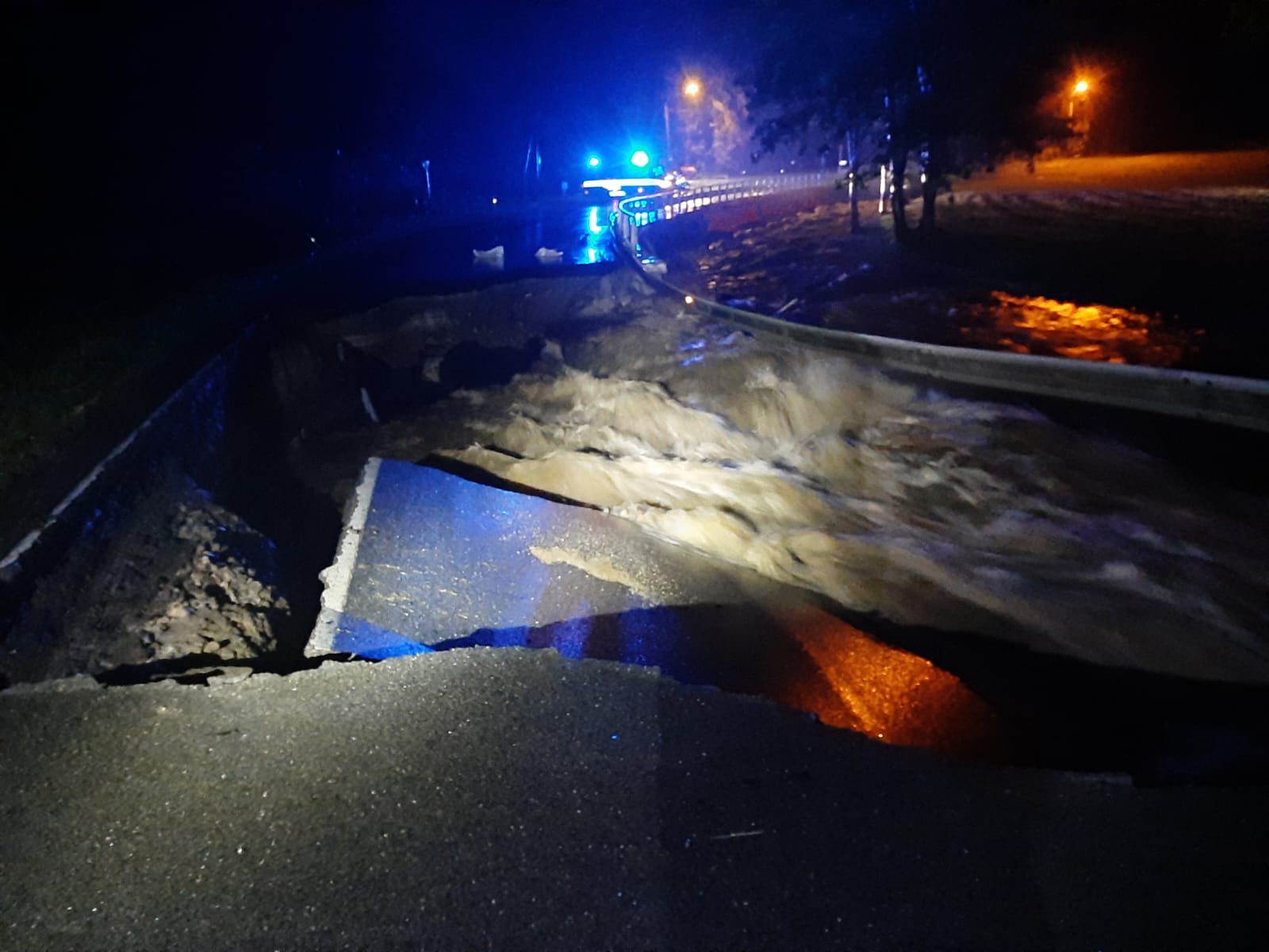 FOTOGALERIE: Hasiči zasahují v Olomouckém kraji kvůli povodním a větru