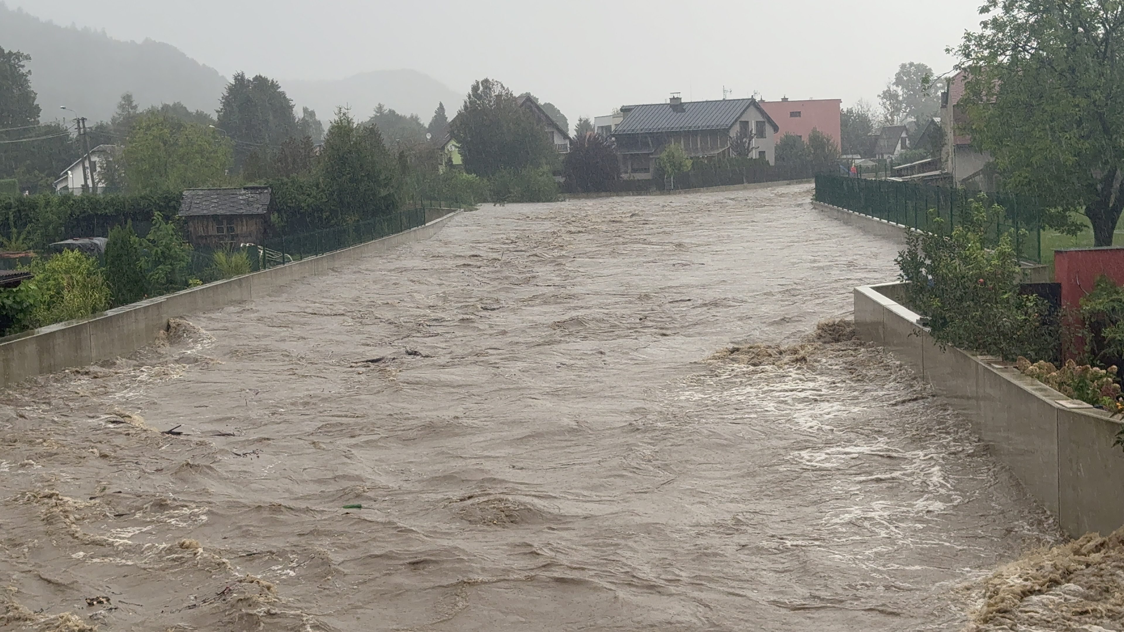 FOTOGALERIE: Hasiči zasahují v Olomouckém kraji kvůli povodním a větru