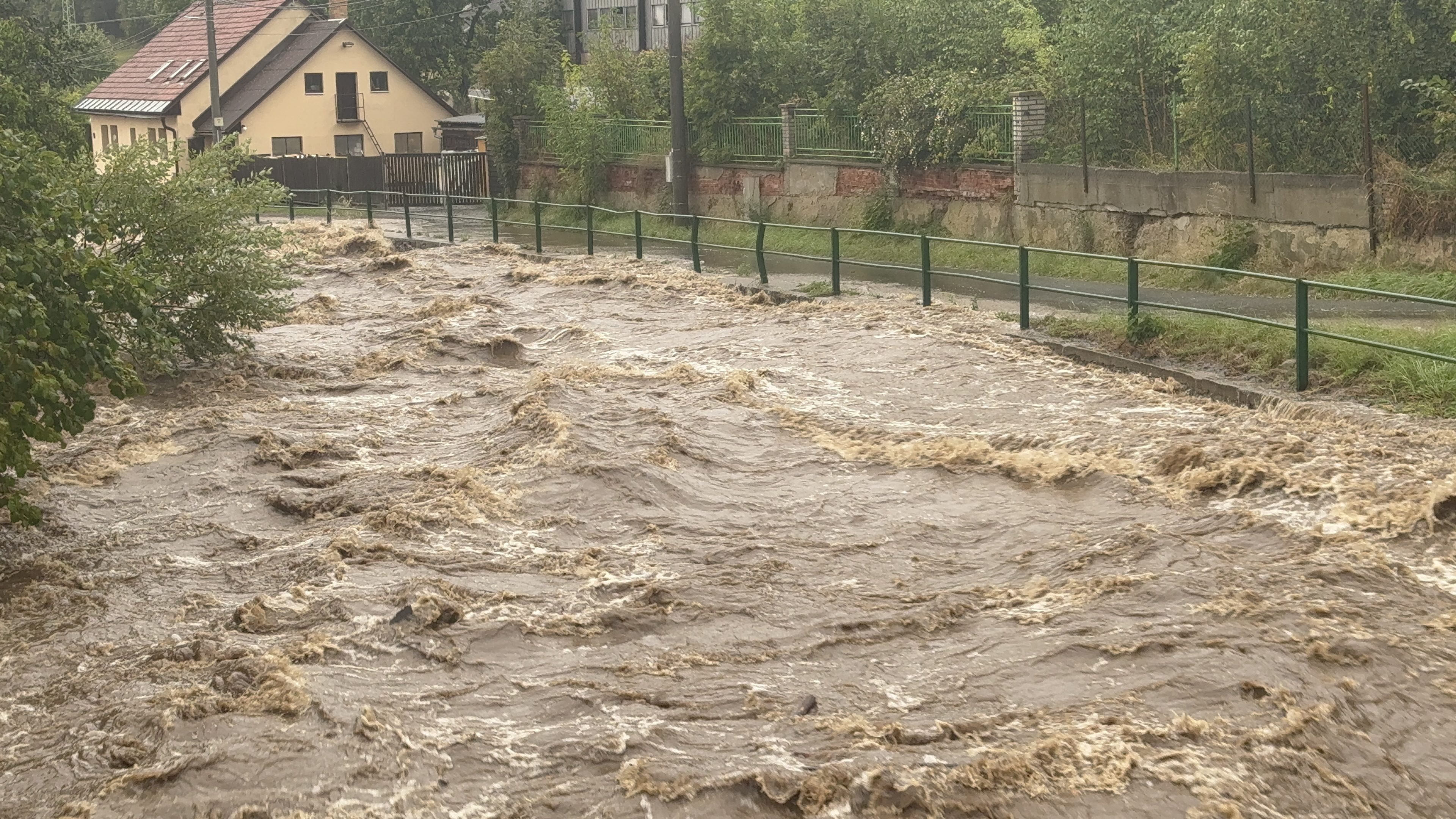FOTOGALERIE: Hasiči zasahují v Olomouckém kraji kvůli povodním a větru