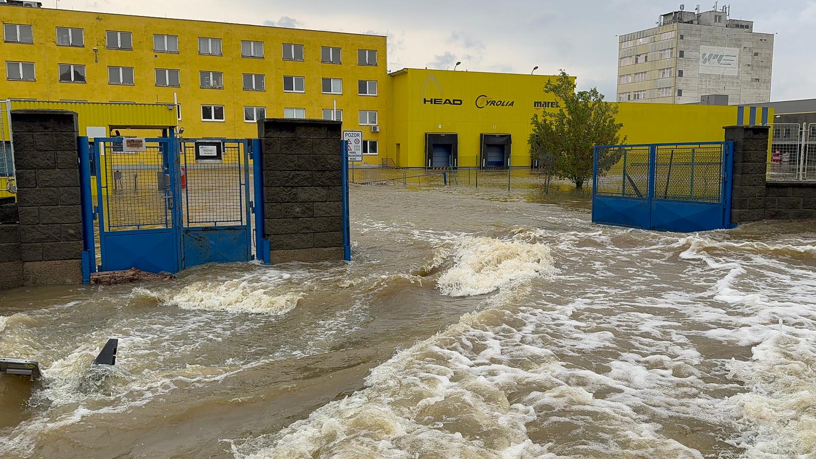FOTOGALERIE: Hasiči zasahují v celém Olomouckém kraji kvůli povodním