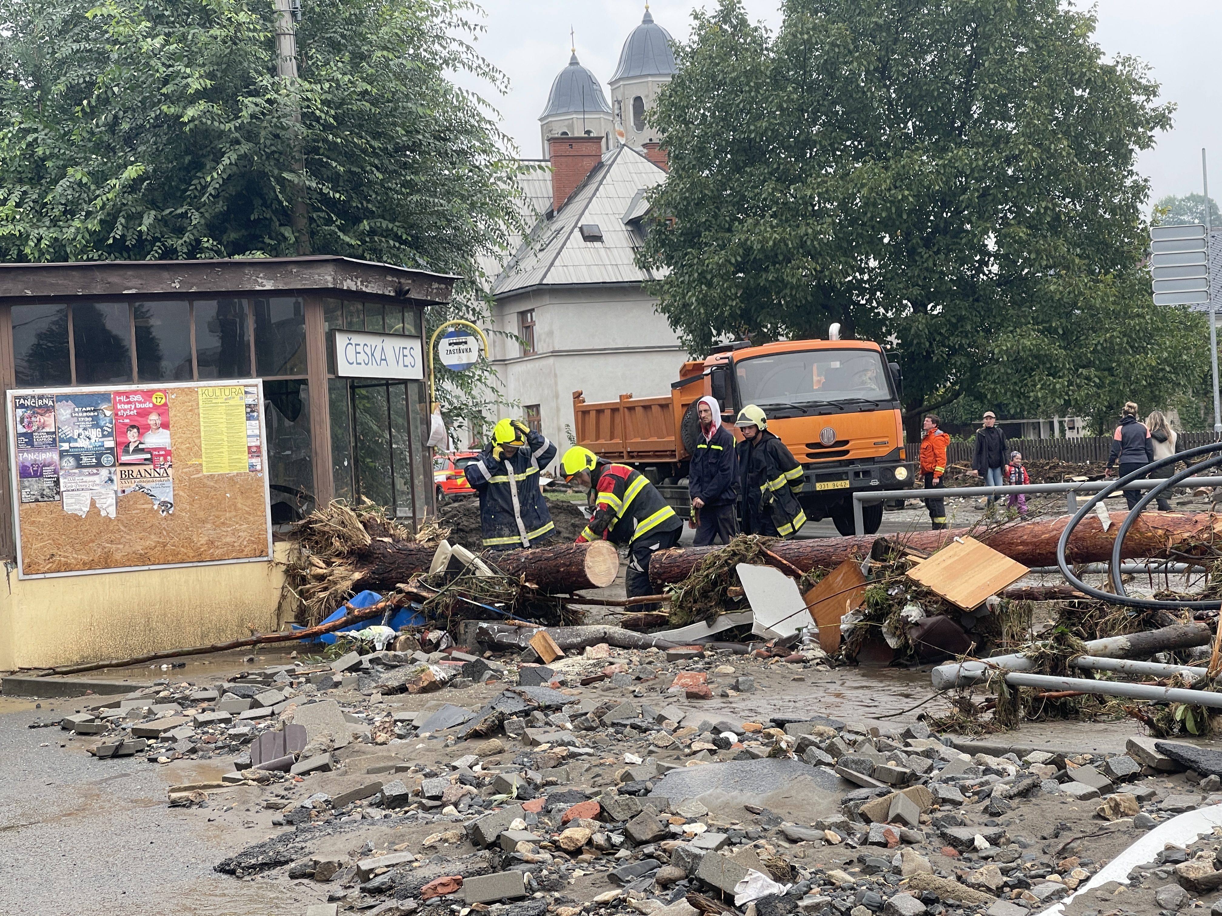 FOTOGALERIE: Hasiči zasahují v celém Olomouckém kraji kvůli povodním