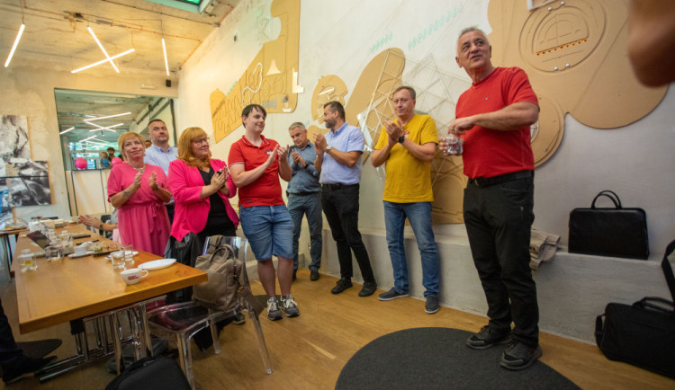 FOTOGALERIE: Volební štáb ANO se radoval z úspěchu, Starostům zlepšení nestačilo