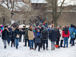 FOTOGALERIE: Hrad Helfštýn otevřel brány pro oblíbený novoroční výstup, dorazily čtyři tisíce lidí