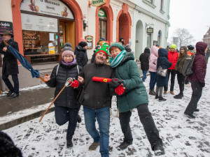 FOTOGALERIE: Zasněženým centrem Olomouce prošel pochod Švihlé chůze