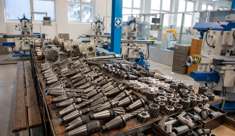 FOTOGALERIE: Sigmundova střední škola strojírenská v Lutíně vzdělává už 90 let