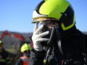 FOTOGALERIE: Požár železničních citeren likvidovali hasiči ve zvláštním stupni poplachu