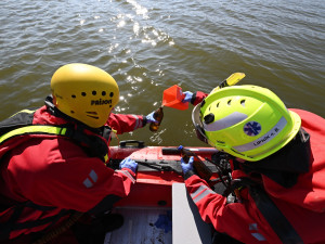FOTOGALERIE: Požár železničních citeren likvidovali hasiči ve zvláštním stupni poplachu