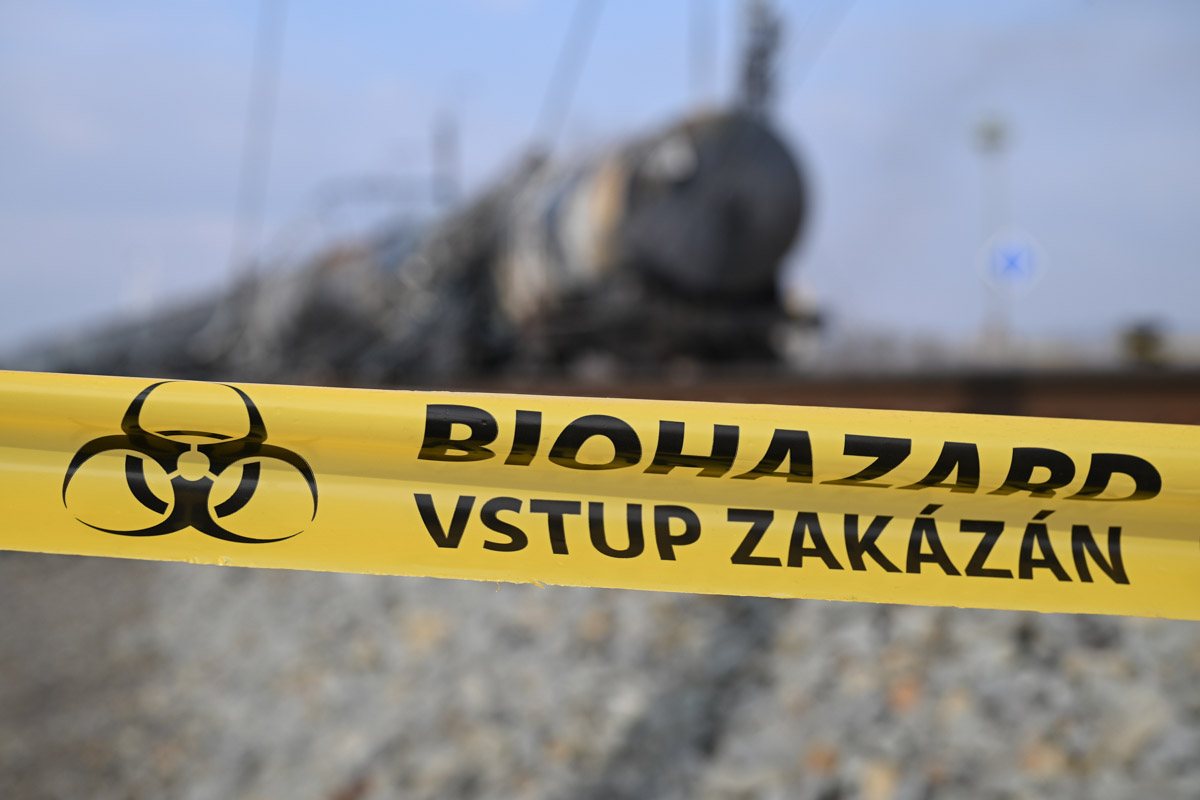 FOTOGALERIE: Likvidace benzenové katastrofy pokračuje, zásah na Hranicku je mimořádně náročný