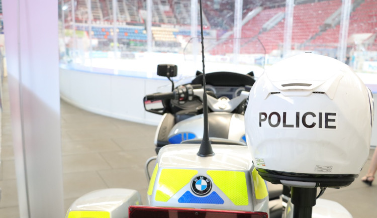 FOTOGALERIE: Na hokejovém stadionu vypukne velká policejní akce