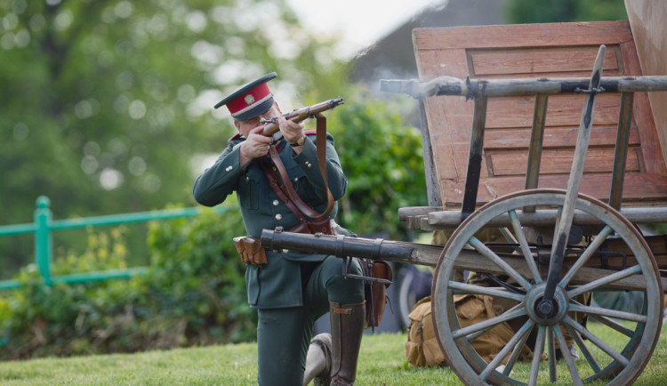 FOTOGALERIE: Historická vozidla a vojenské tábory u Bečvy. Přerov si připomněl výročí konce války