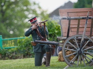 FOTOGALERIE: Historická vozidla a vojenské tábory u Bečvy. Přerov si připomněl výročí konce války
