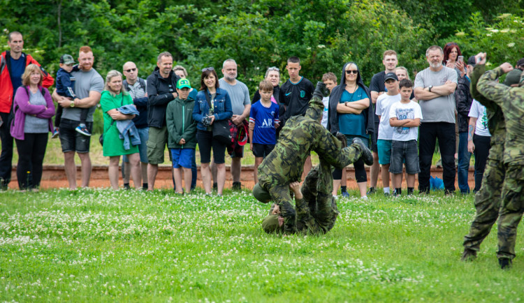 FOTOGALERIE: Den otevřených dveří v armádním areálu v Přáslavicích nabídl akční i statické ukázky