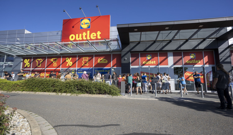 FOTOGALERIE: V nákupní zóně na okraji Olomouce funguje nová prodejna Lidl Outlet