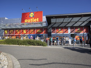 FOTOGALERIE: V nákupní zóně na okraji Olomouce funguje nová prodejna Lidl Outlet