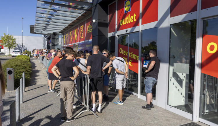 FOTOGALERIE: V nákupní zóně na okraji Olomouce funguje nová prodejna Lidl Outlet
