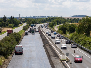 FOTOGALERIE: Rekonstrukce i nová stavba. D35 mezi Olomoucí a Litovlí prochází změnou