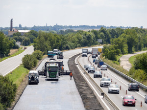 FOTOGALERIE: Rekonstrukce i nová stavba. D35 mezi Olomoucí a Litovlí prochází změnou