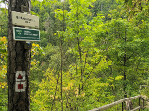 FOTOGALERIE: Indiánská hospoda, skalní brána, Zkamenělý zámek, Javoříčské jeskyně