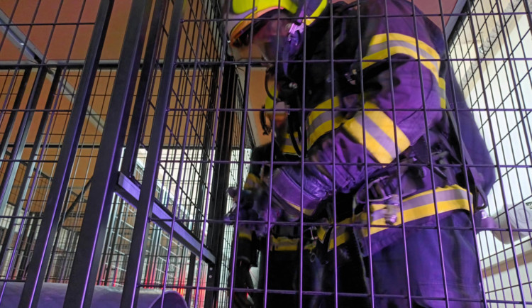 FOTOGALERIE: Trenažér pro výcvik pohyb v zakouřeném prostředí v Hamrech na Prostějovsku