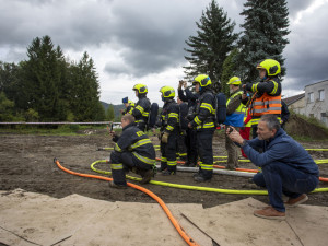 FOTOGALERIE: Masivní požár v hale. Vědci v Jeseníku testovali ocelovou stavbu