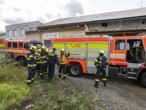 FOTOGALERIE: Masivní požár v hale. Vědci v Jeseníku testovali ocelovou stavbu