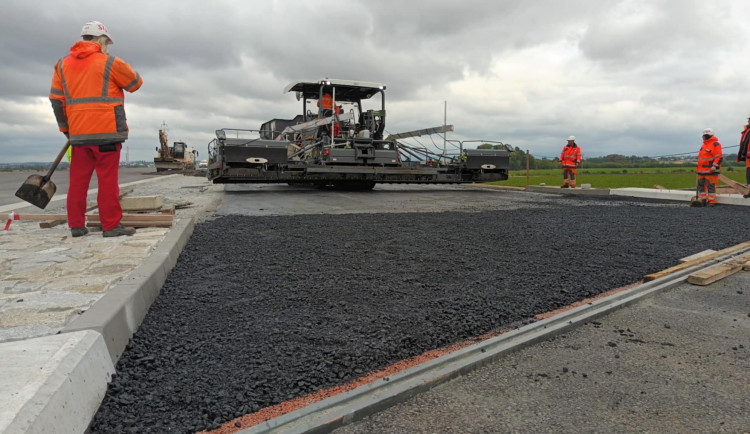 FOTOGALERIE: D1 okolo Přerova roste jako z vody