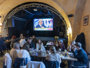 FOTOGALERIE: Výsledky voleb pod drobnohledem. SPOLU mělo štáb i v Olomouci