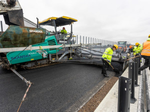 FOTOGALERIE: D1 u Přerova finišuje. Klíčový úsek se otevře před Vánoci