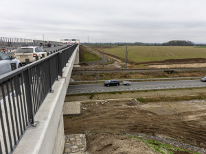 FOTOGALERIE: D1 u Přerova finišuje. Klíčový úsek se otevře před Vánoci